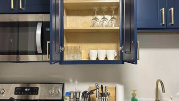 KĂŒhlschrank, Mikrowelle, Ofen, Herdplatte