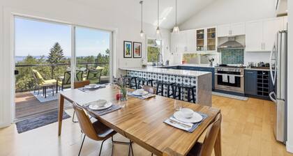 4-Bd w/ AC, Walk to Light Rail, Yard, VIEW Dog OK!