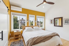 4 bedrooms, desk, iron/ironing board, travel cot