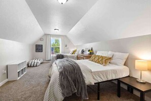 4 bedrooms, desk, travel crib, free WiFi