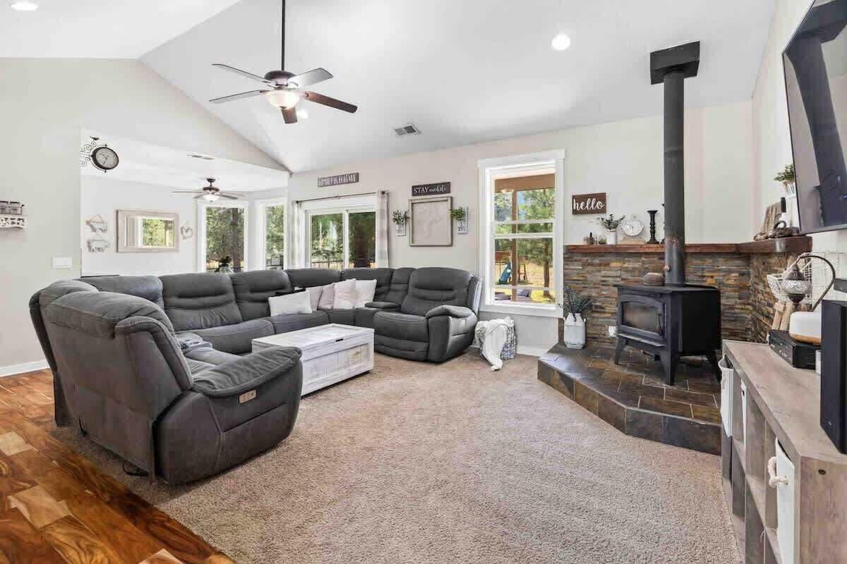 Smart TV, lareira, DVD player