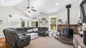 Smart TV, fireplace, offices - Idaho Family Retreat: Hot Tub, Zipline & More! (Spirit Lake)