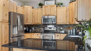 Coffee/tea maker, fridge, microwave, oven - Idaho Family Retreat: Hot Tub, Zipline & More! (Spirit Lake)