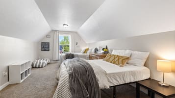 4 bedrooms, desk, travel crib, free WiFi