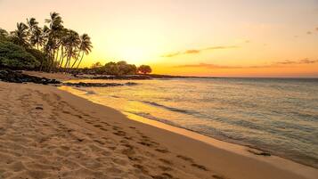 Condo (2 Bedrooms) | Front of property