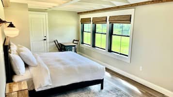 1 bedroom, desk, travel crib, free WiFi