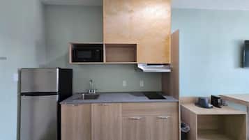Luxury Suite, 1 Queen Bed, Non Smoking, City View | Private kitchen | Fridge, microwave