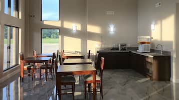 Free daily continental breakfast 