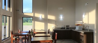 Red Lion Inn & Suites Adairsville