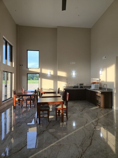 Red Lion Inn & Suites Adairsville