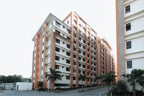 Exterior - RedDoorz Plus @ Cuarto Verde Staycation (Las Pinas)