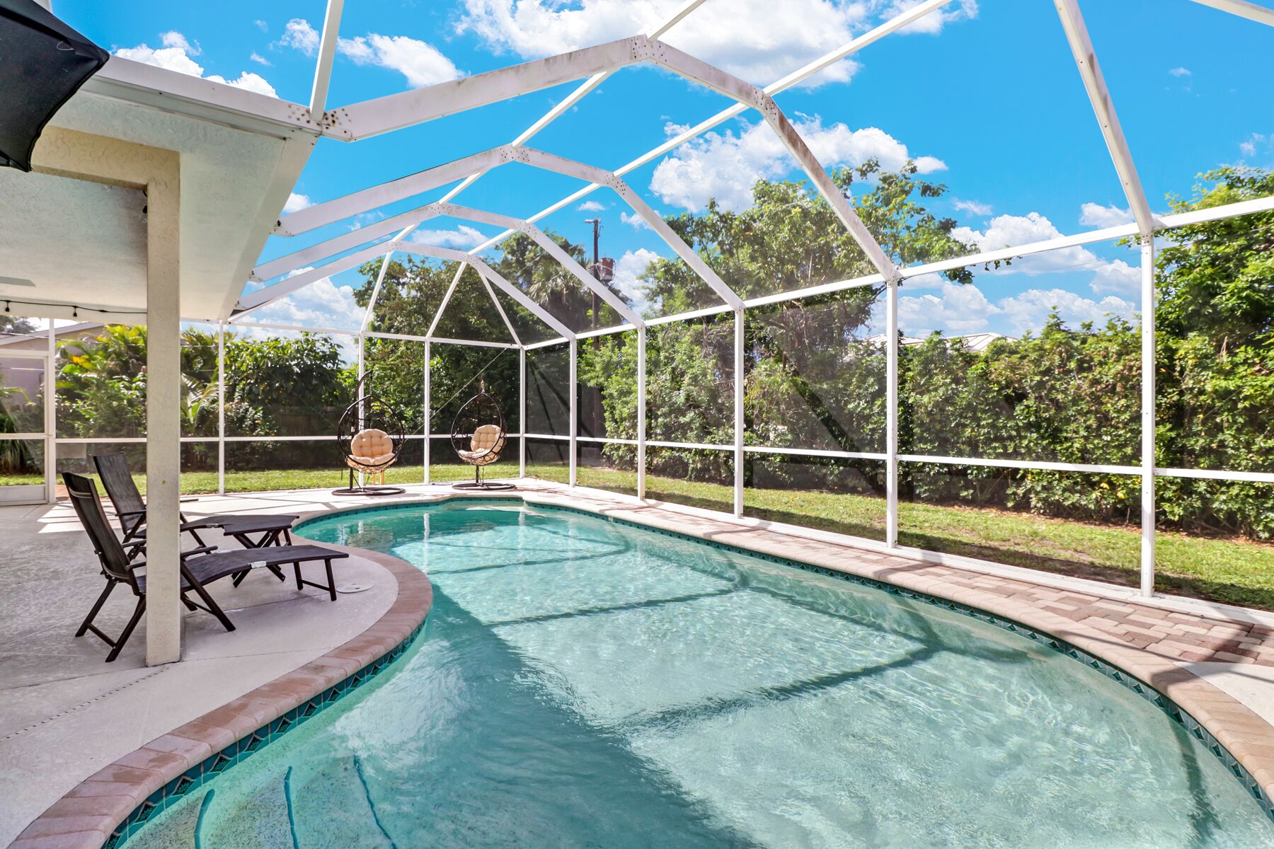 Gorgeous Pool Home near the Beaches!