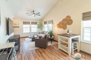 Smart TV, offices - Stylish New Suite! Laundry, Kitchen & Mt Views! (Palmer)