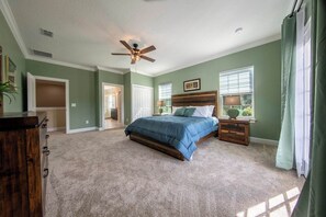 6 makuuhuonetta, silitysrauta/-lauta, ilmainen Wi-Fi, vuodevaatteet