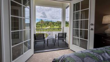 6 bedrooms, iron/ironing board, free WiFi, bed sheets