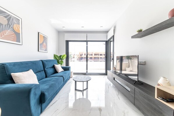 Smart TV - Amanecer Signature Penthouse - high-end rooftop terrace - by OYOOSTAYS (Orihuela)