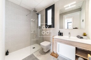 Hårføner og håndklær