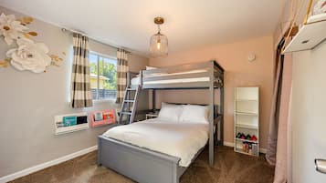 3 habitaciones, cortinas blackout y tabla de planchar con plancha