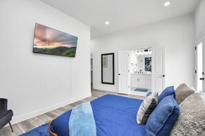 3 bedrooms, iron/ironing board, WiFi, bed sheets - Serenity Lodge| Near Med Center

 (Houston)