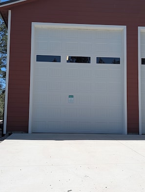 Exterior - "Barndo" located close to Coeur D' Alene yet set in a wooded atmosphere. (Coeur d'Alene)