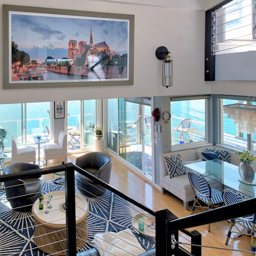 Elegant 3-bedroom 3 Bath Floating Home in deep water with amazing bay views!