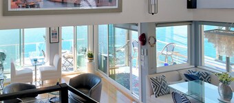 Elegant 3-bedroom 3 Bath Floating Home in deep water with amazing bay views!