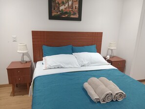 2 chambres, fer et planche à repasser, Wi-Fi gratuit, draps fournis