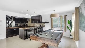 Frigorifero, microonde, forno, lavastoviglie