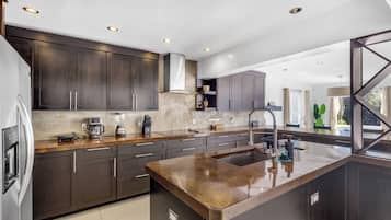 Frigorifero, microonde, forno, lavastoviglie