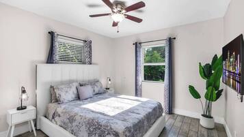 3 bedrooms, desk, iron/ironing board, travel cot