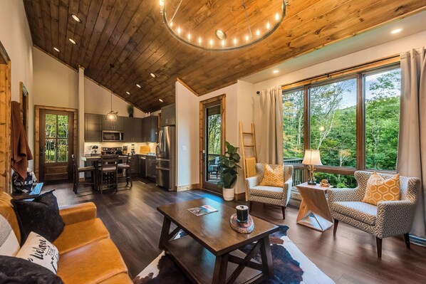 Een smart-tv en een open haard