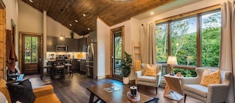 Mountain Cabin Oasis: hot tub&fire pit