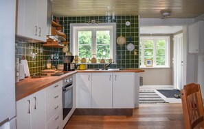 Fridge, oven, coffee/tea maker - 2 bedroom lovely home in Bromölla (Bromölla)