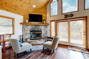 TV, fireplace