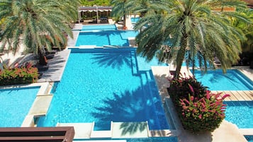 17 piscinas al aire libre