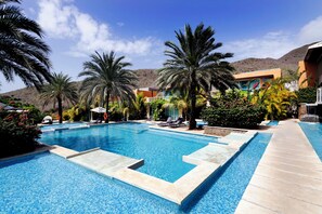 17 outdoor pools - Maloka Hotel Boutique & Spa (Arismendi)