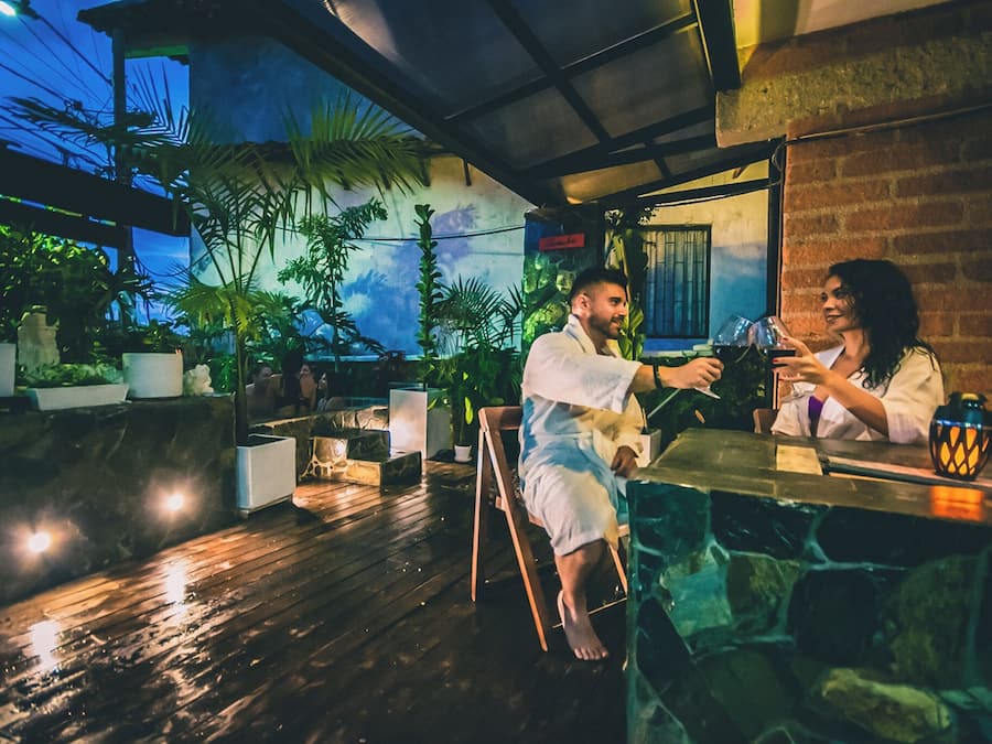 Televisi layar datar 32-inci dengan saluran TV kabel