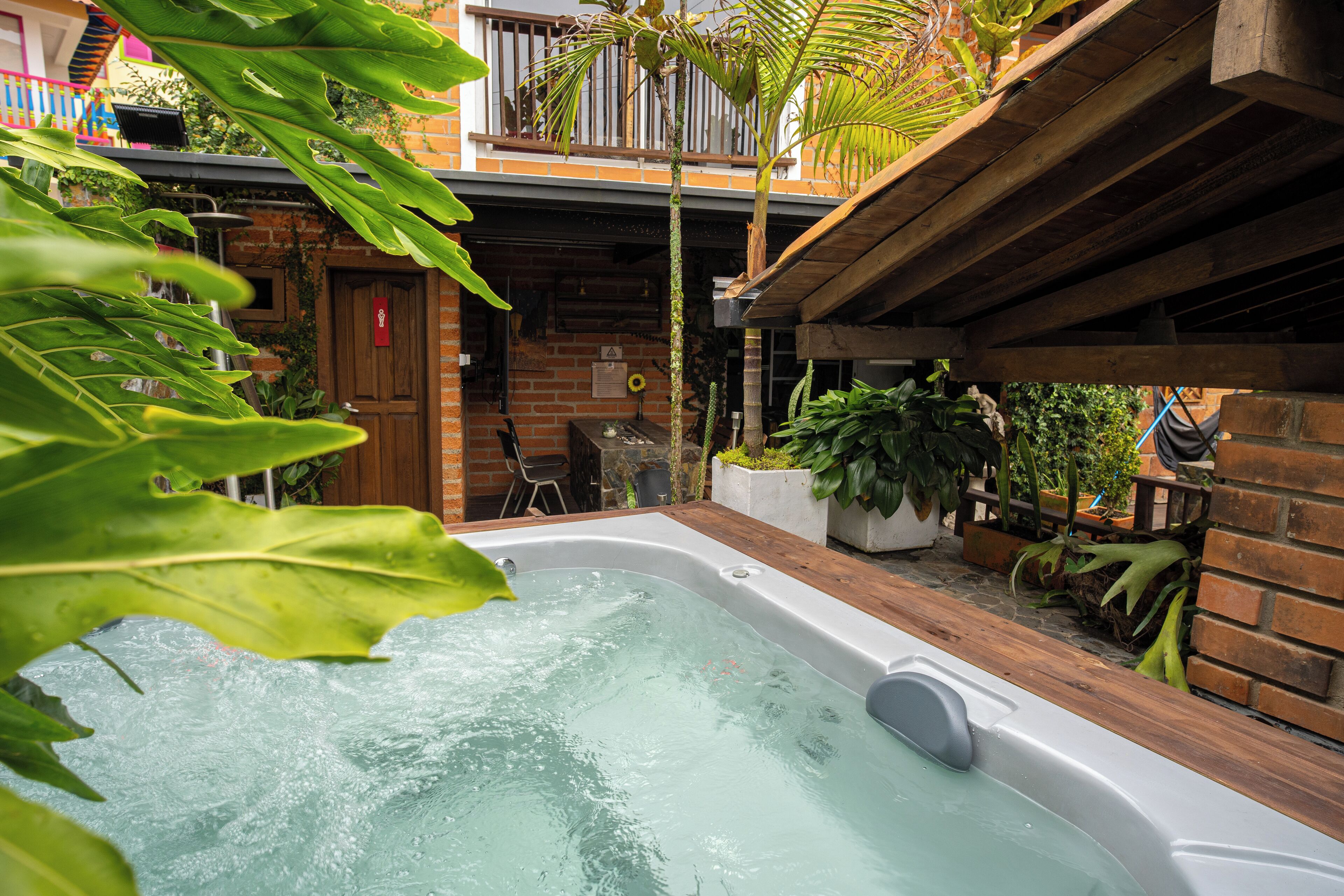 Outdoor spa tub