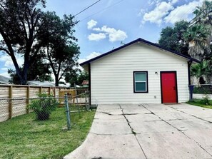 Property grounds - New 2 bedrooms Casita downtown (San Antonio)