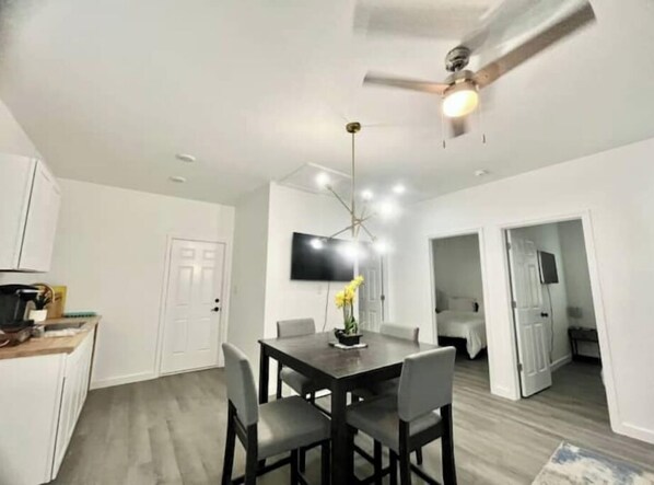Dining - New 2 bedrooms Casita downtown (San Antonio)