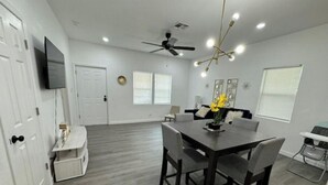 Unclassified image, 5 of 37, button - Renovated home 5 min downtown
 (San Antonio)