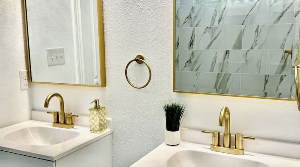 Toallas y papel de baño 