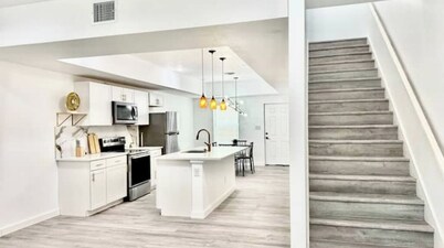 6 min downtown New home