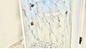 Towels, soap, toilet paper - Brand new home 6 min downtown (San Antonio)