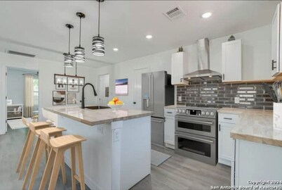 Fully renovatedClose to airport
