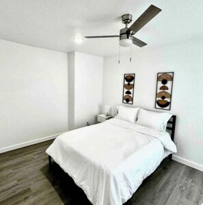 5 bedrooms, WiFi, bed sheets