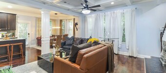 Luxury Atlanta Oasis: Adjustable King Bed, Private Yard, & Park Proximity