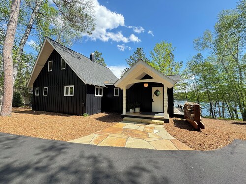 Charming 3-bedroom Cabin on Lake O'Brien with Pontoon Boat