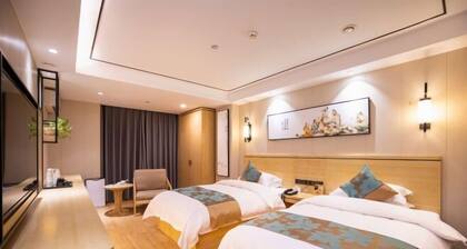 Yueyue Hotel (Zhengzhou Datong Road Railway Station East Plaza)