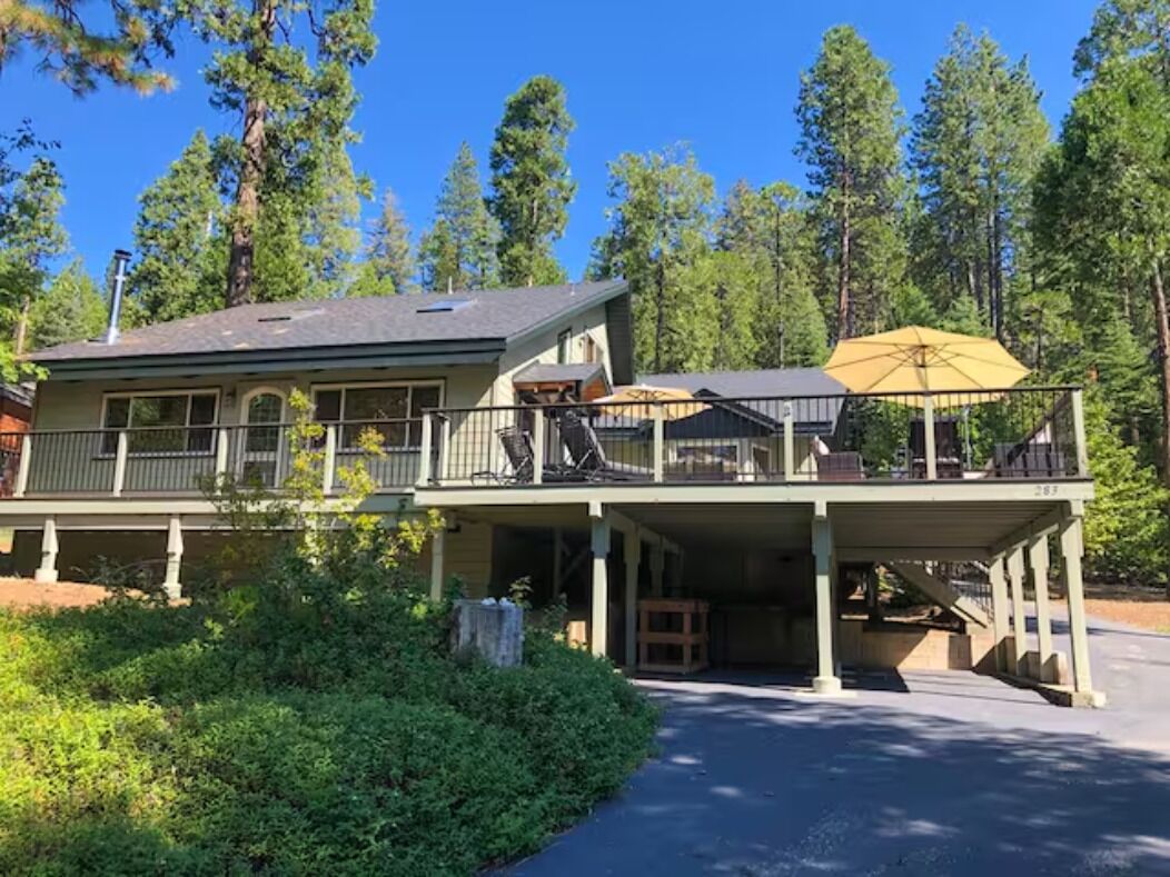 Delightful 4 Bd Cabin in Arnold BLS with AC, WiFi, dog friendly